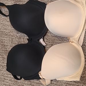 2 bras one Victoria secret 34DDD one Freya US 32G